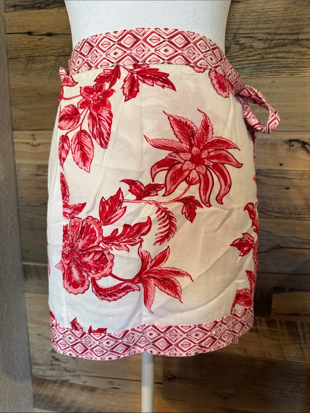 EUC Zara Women’s Cream and Red Floral Wrap Skirt